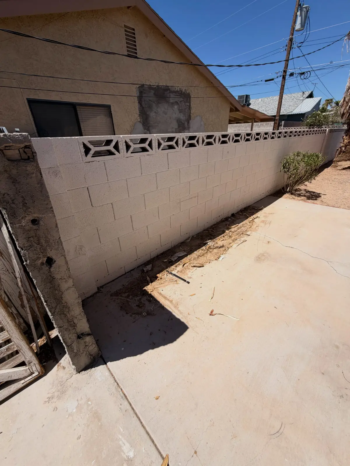 The same Cave Creek patio clear along the wall