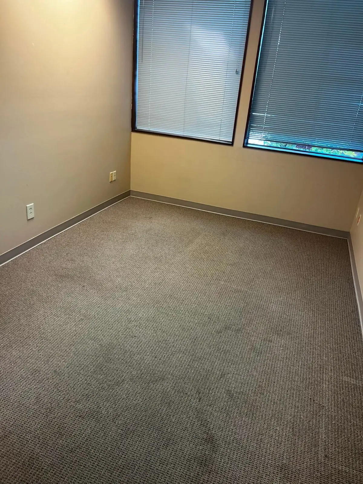 The same Mesa corner office empty to the carpet