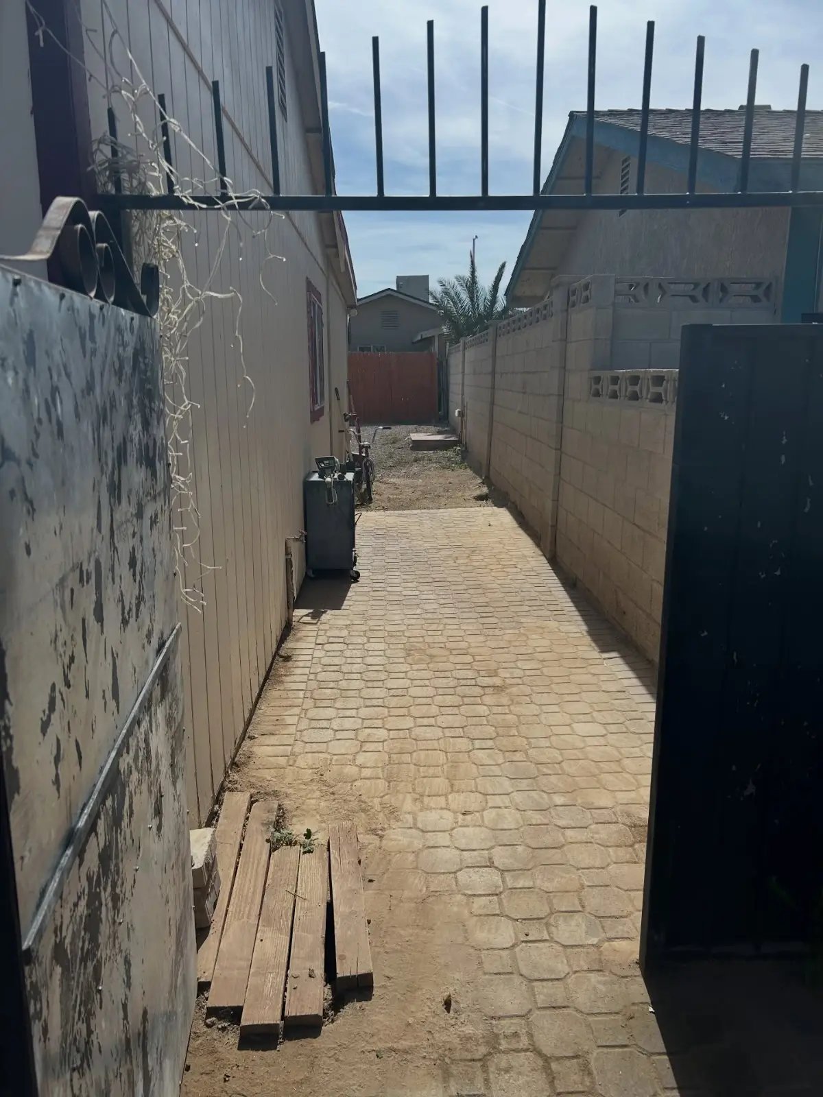 The same Paradise Valley side yard with the paver walkway clear end to end