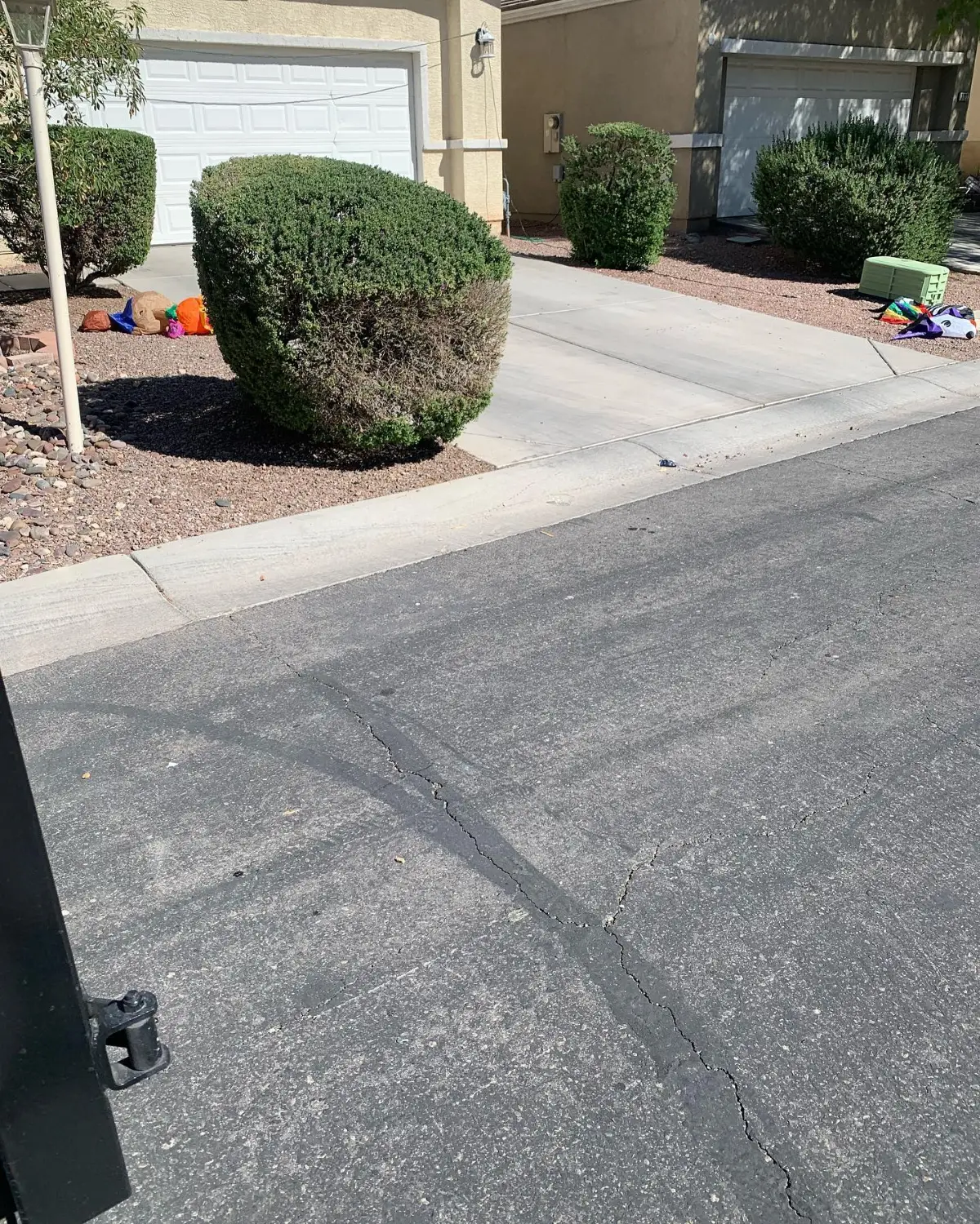 The same Peoria curb and driveway apron clear