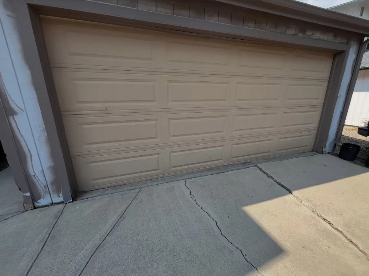 The same Scottsdale driveway clear in front of the garage door