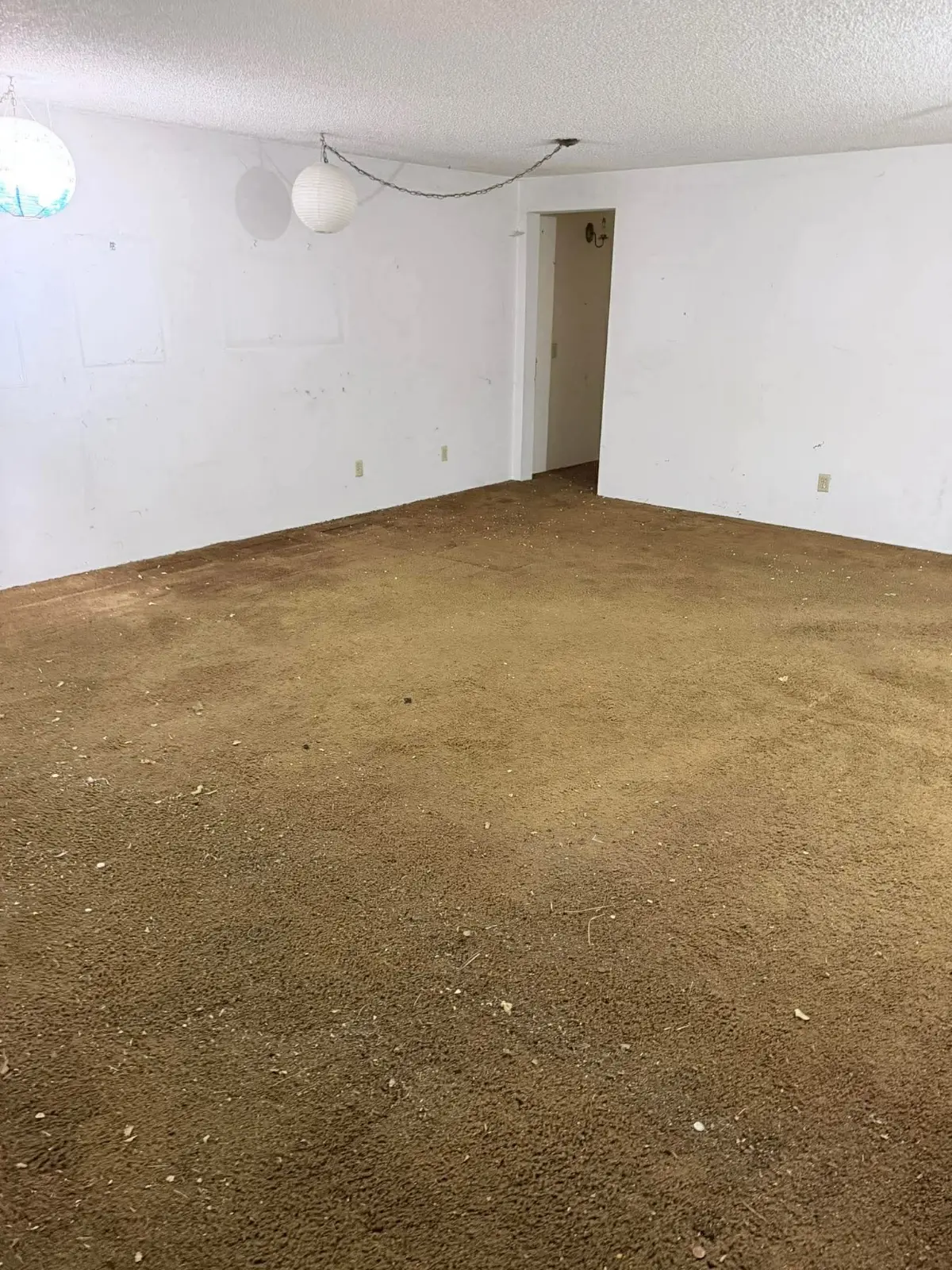 The same Scottsdale living room empty to the bare carpet